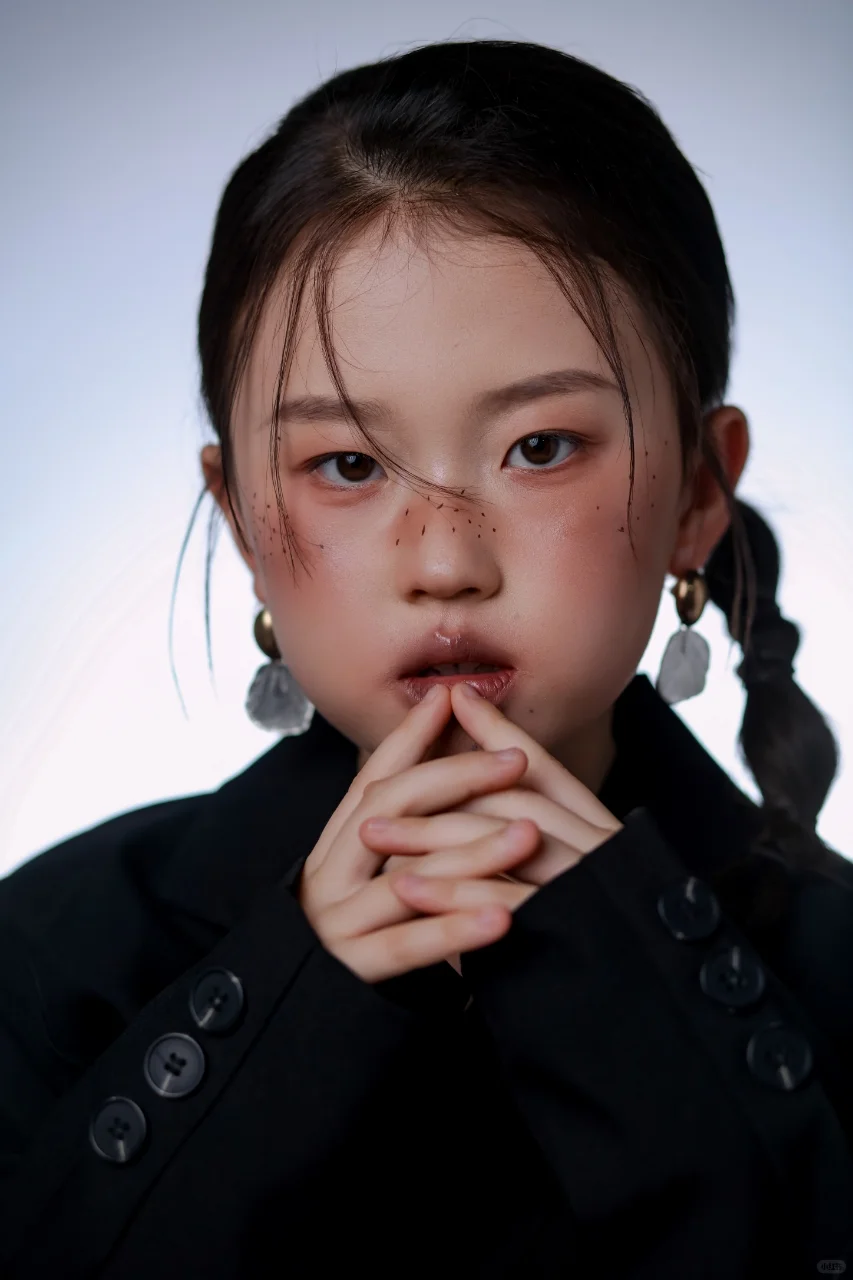 酷酷的小女孩写真