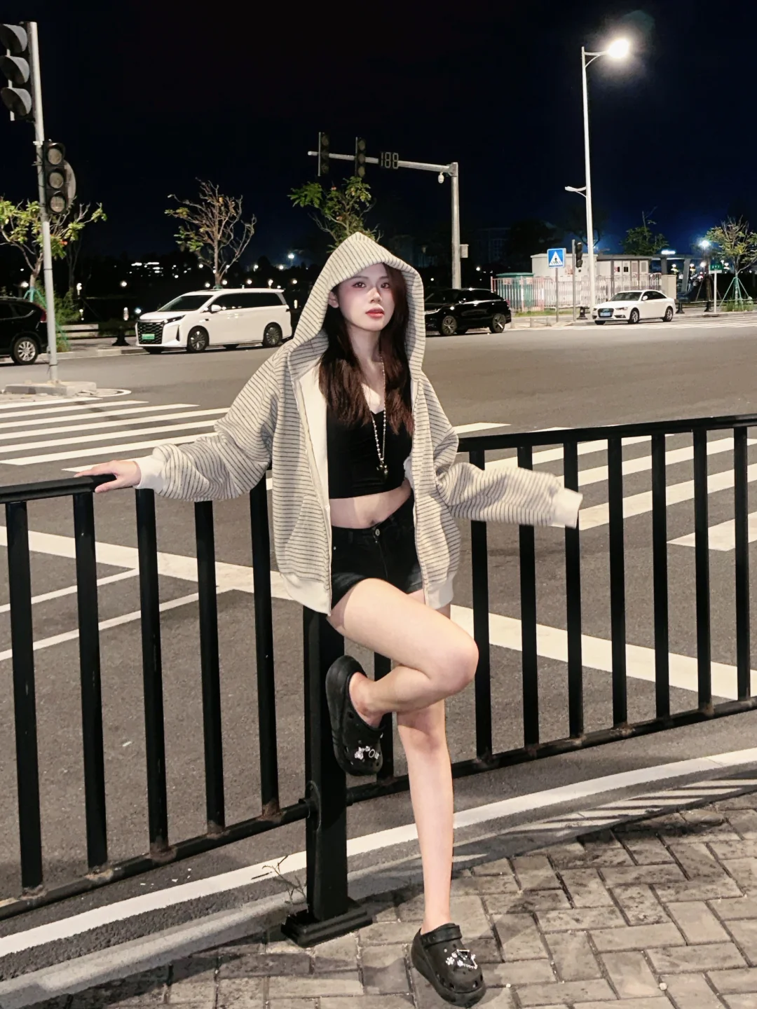 辣妹拍照姿势｜路边pose万能易学好看get起来