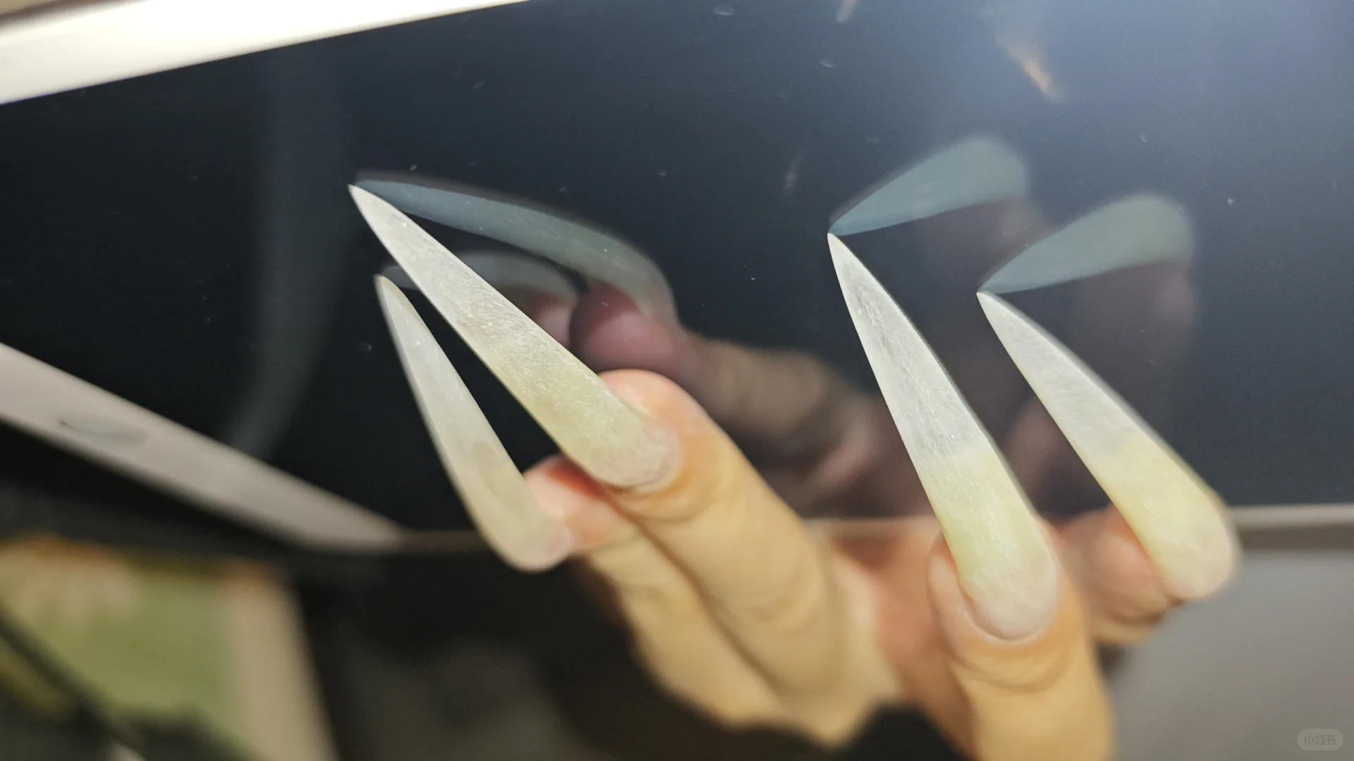 修了一下超尖型指甲 哈哈