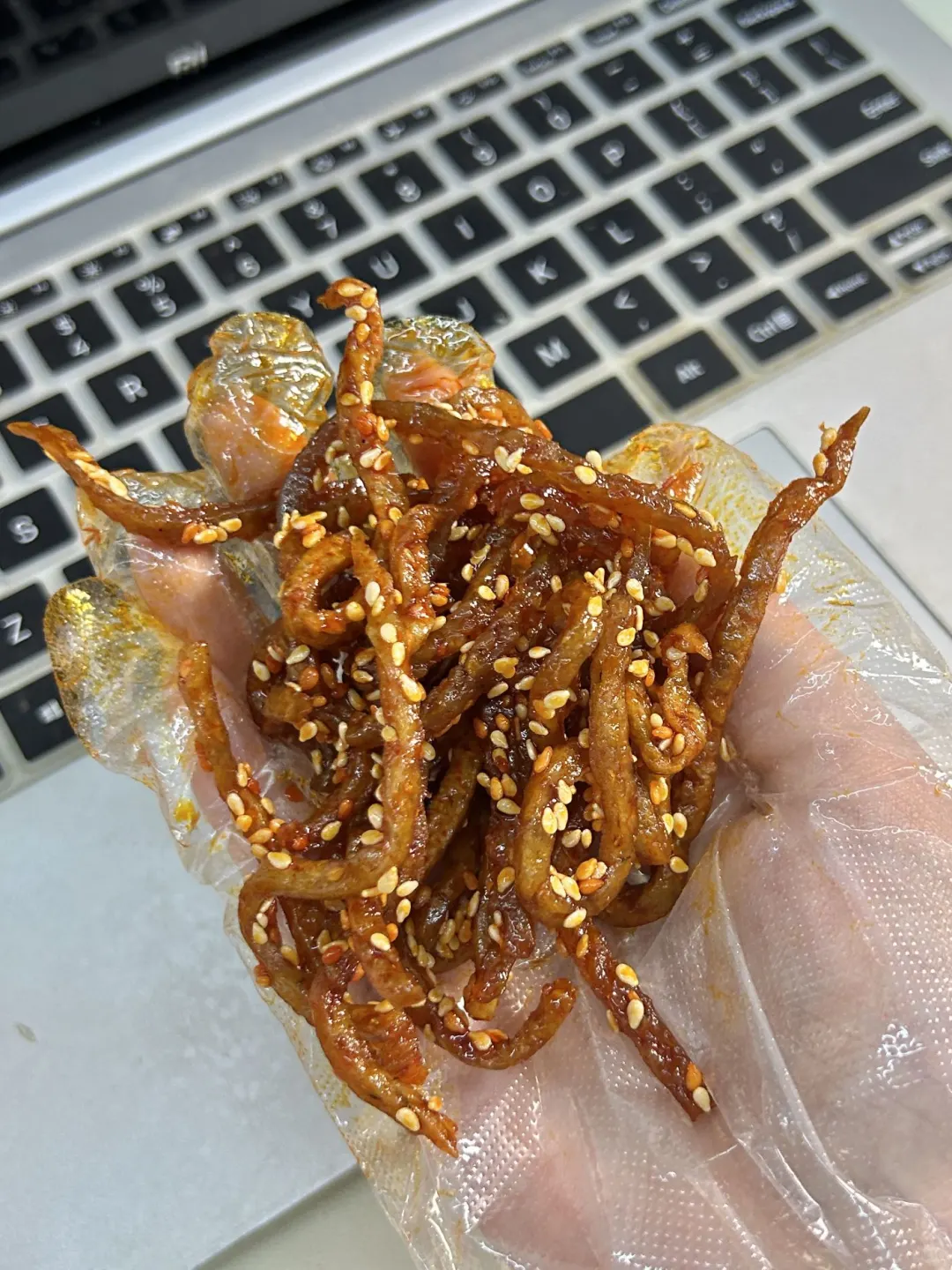甜辣鳗鱼丝！一口穿越韩剧小吃摊🇰🇷✨