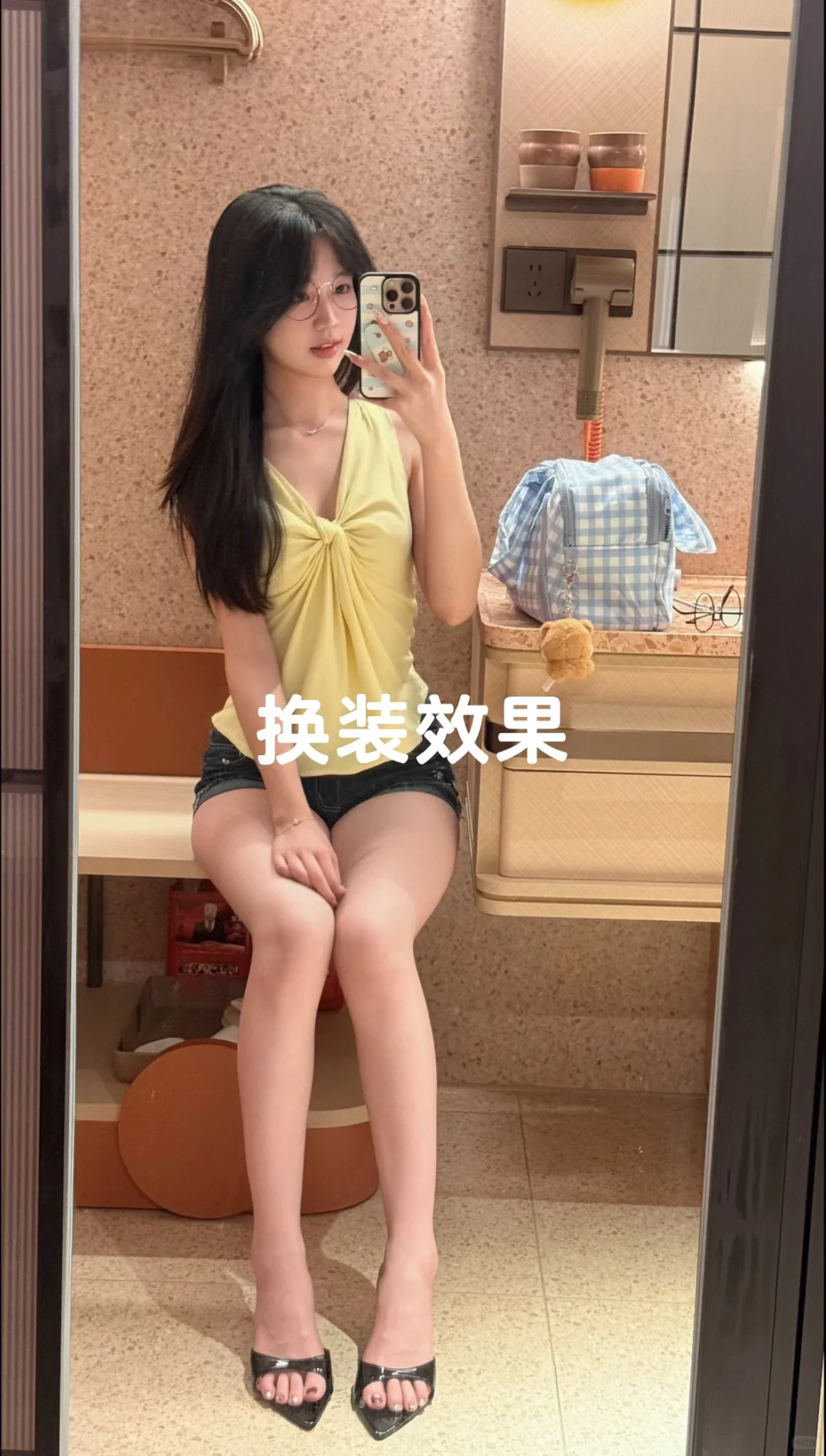 现在用Ai换个衣服这么轻松吗
