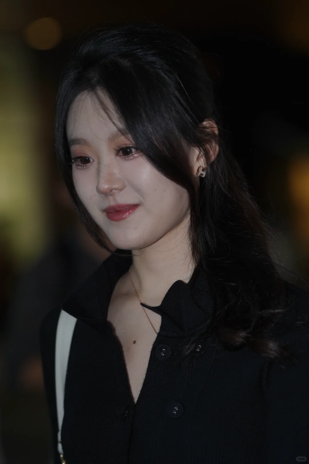 街拍黑色系美女