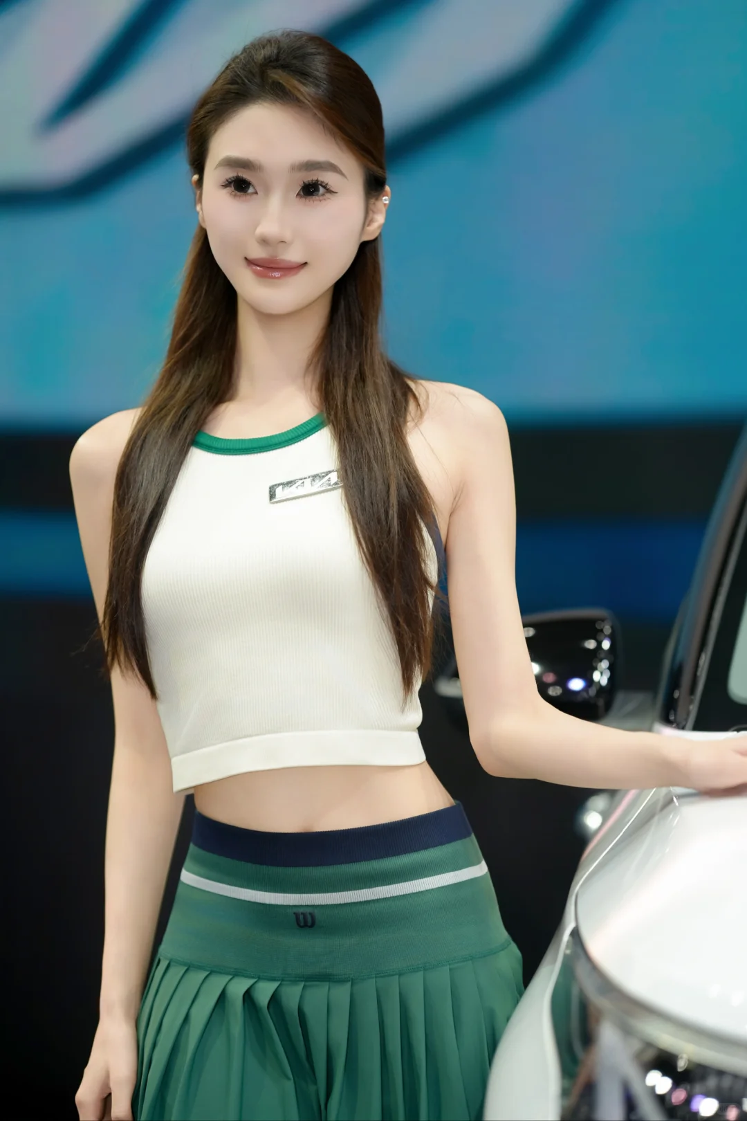2025武汉车展起亚展台模特76的魅力展现