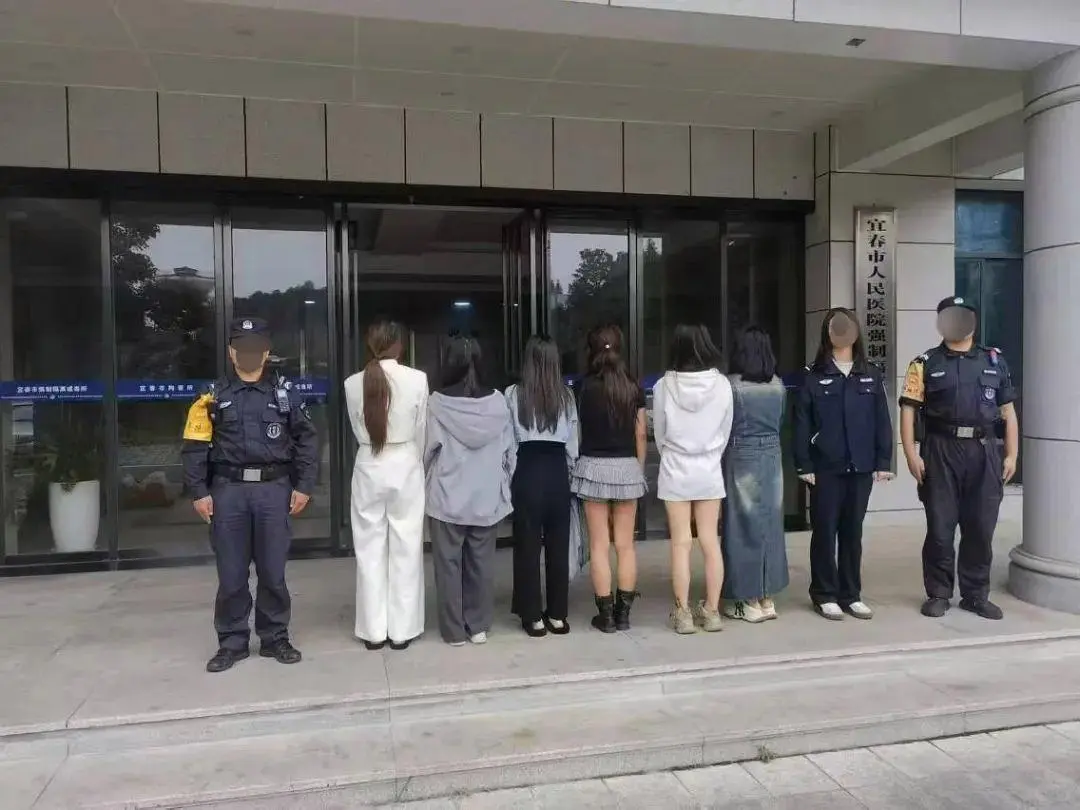 不是吧！17名男女KTV聚众吸毒被一锅端