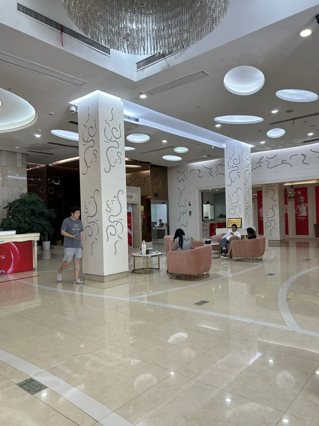 哪有什么天生丽质 还不得拼命努力嘛