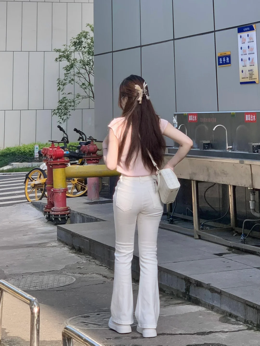 不用看脸也感觉是大美女！！！