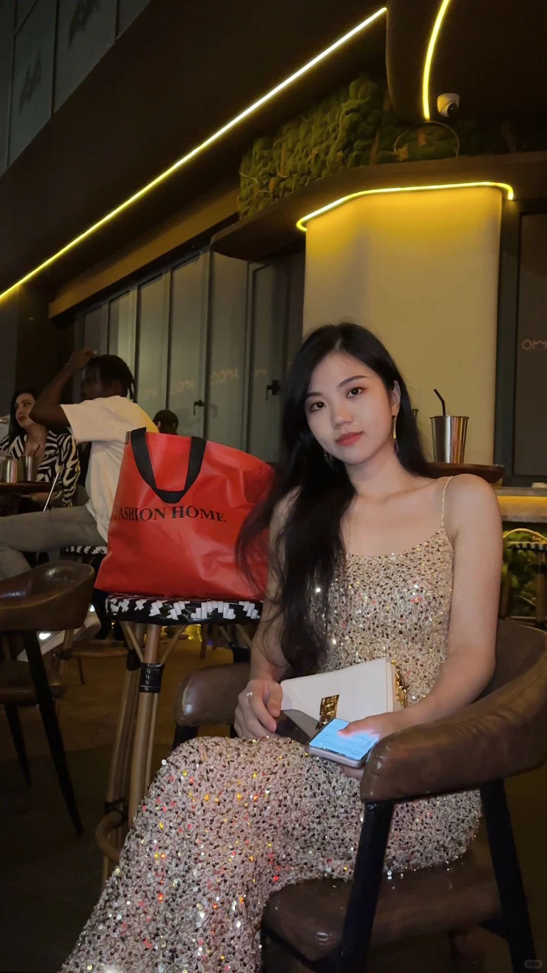 【金色亮片吊带裙】上身图参考