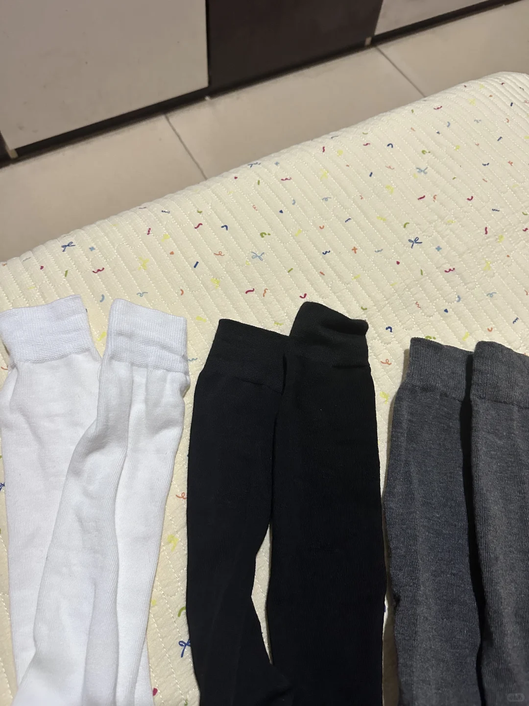 我们jk妹买到便宜又好穿的小腿袜就这么得意