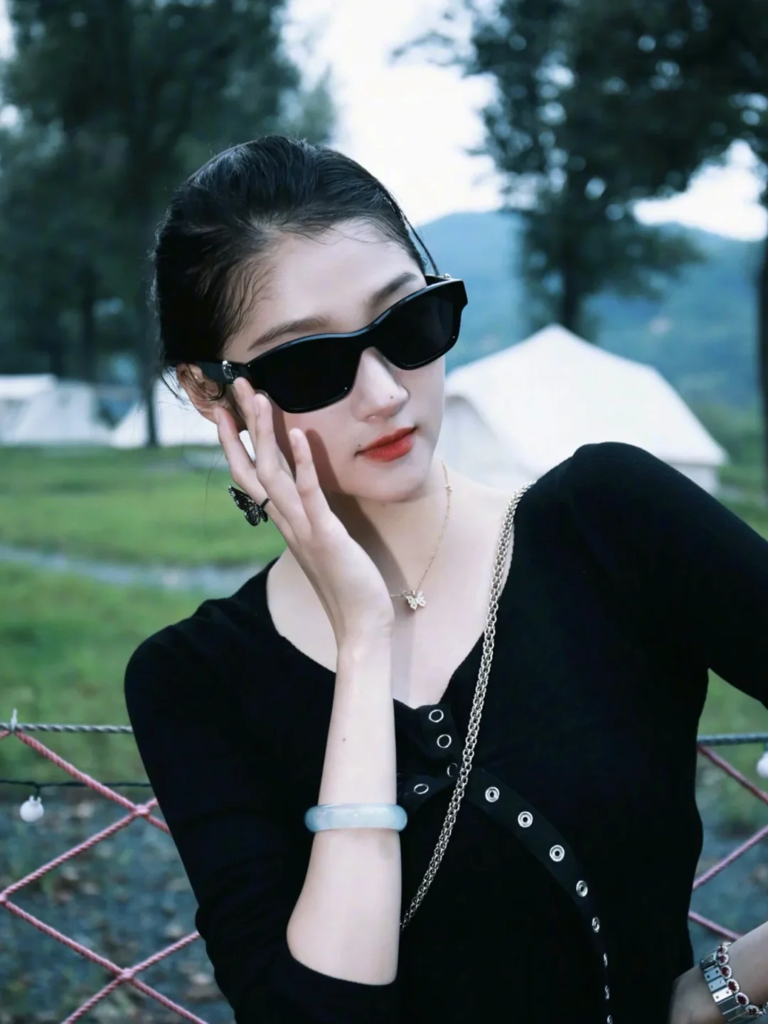 来看看明星们带的手镯都是什么颜色