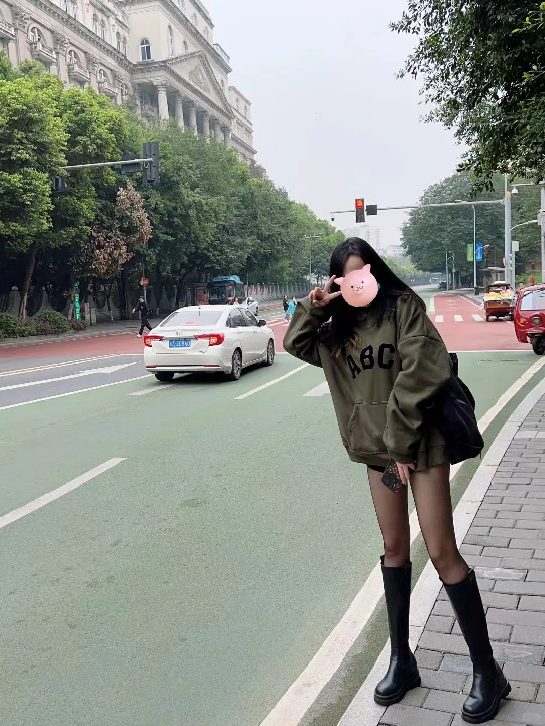 绿色卫衣➕长靴➕丝袜