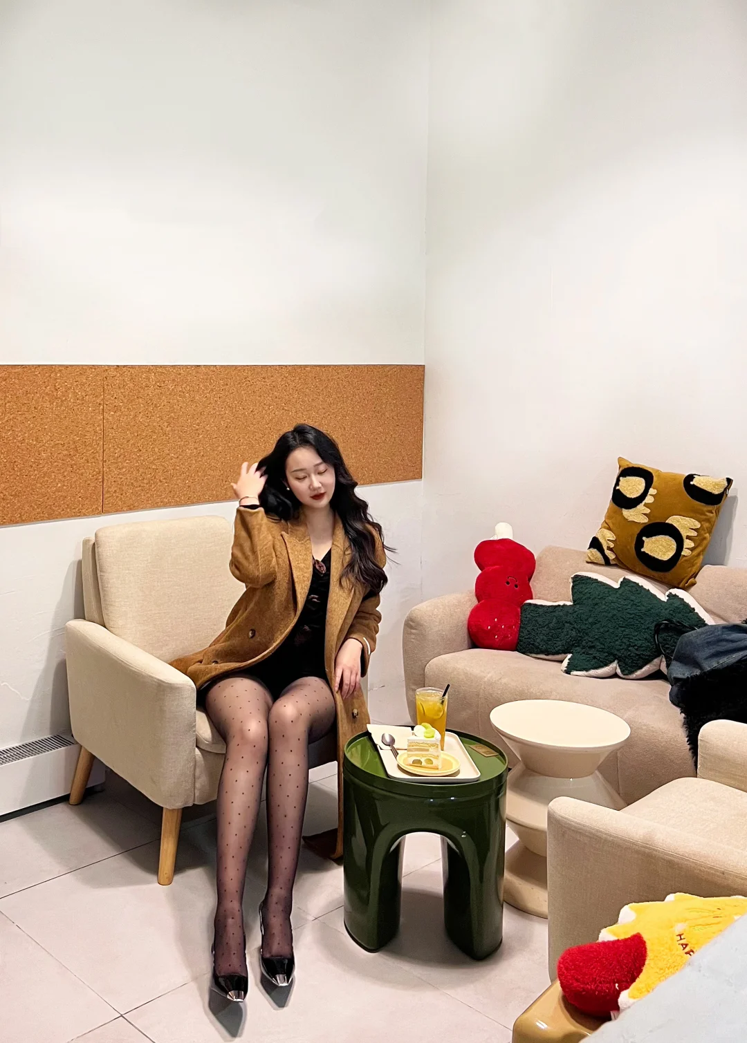 咱就是说抽屉里怎么能少得了波点丝袜