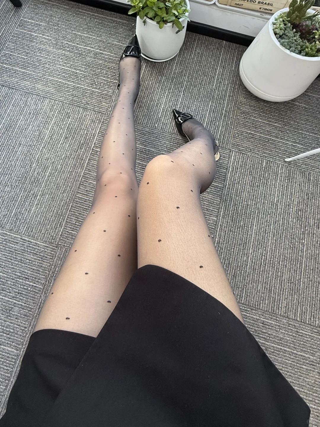 50岁也能穿出少女感？这条波点黑丝做到了