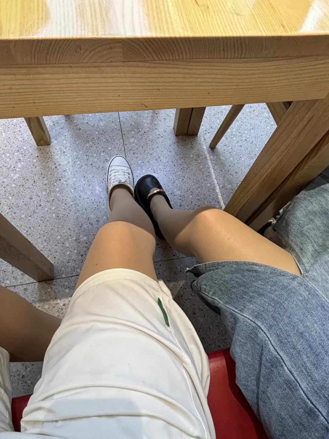 穿丝吃午饭