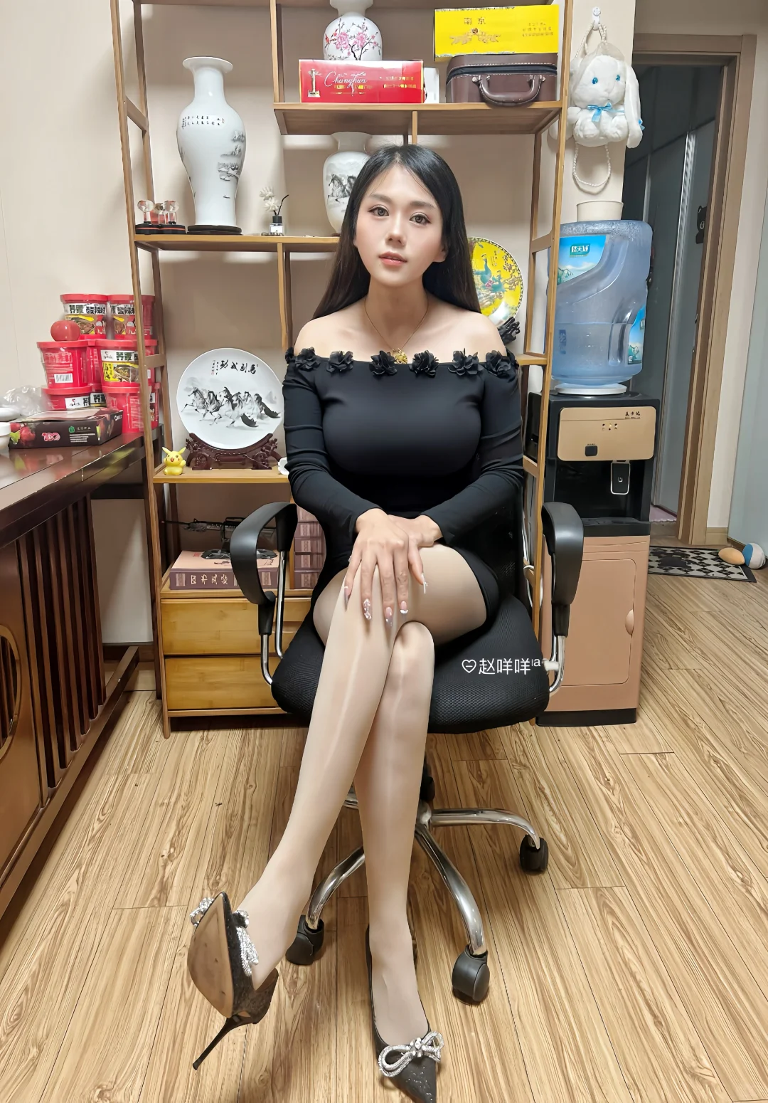 高跟鞋👠、小黑裙、丝袜🦵、美腿🦵
