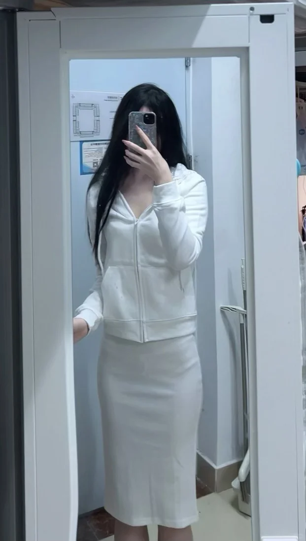 淡极生艳的肌肤之花女人味