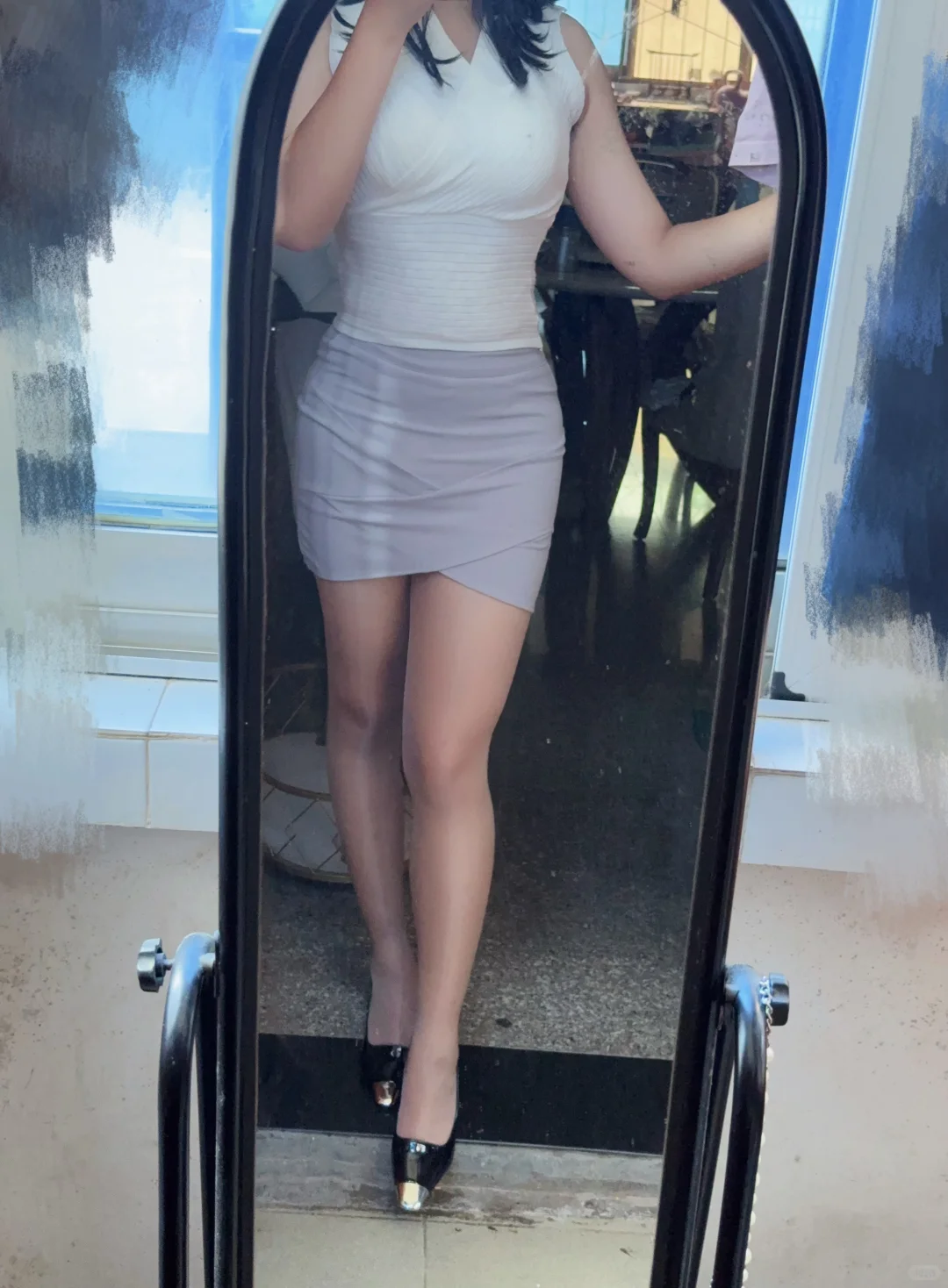 好喜欢我的腿，新买的裙子也不错