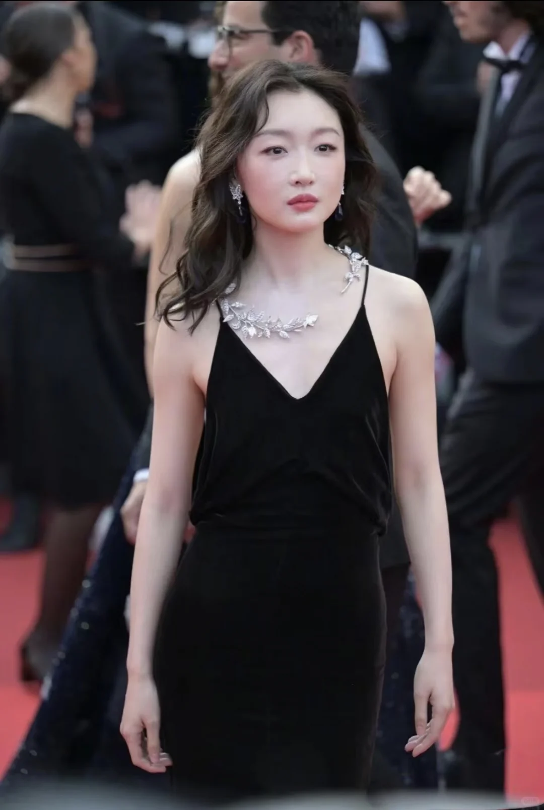 不是。。她现实这么吓人？！！