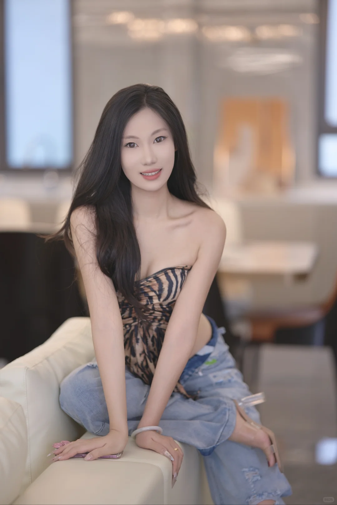 来来来，点赞，评论送美女了哈！