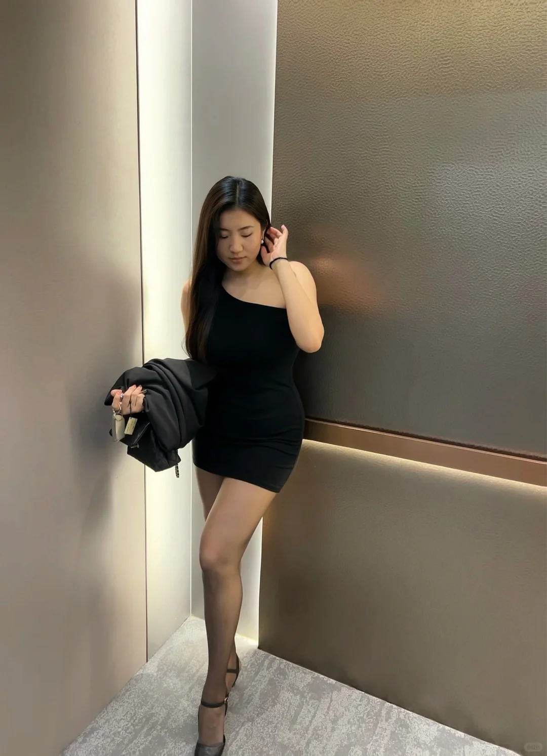 真女人当然要穿包臀裙配黑丝