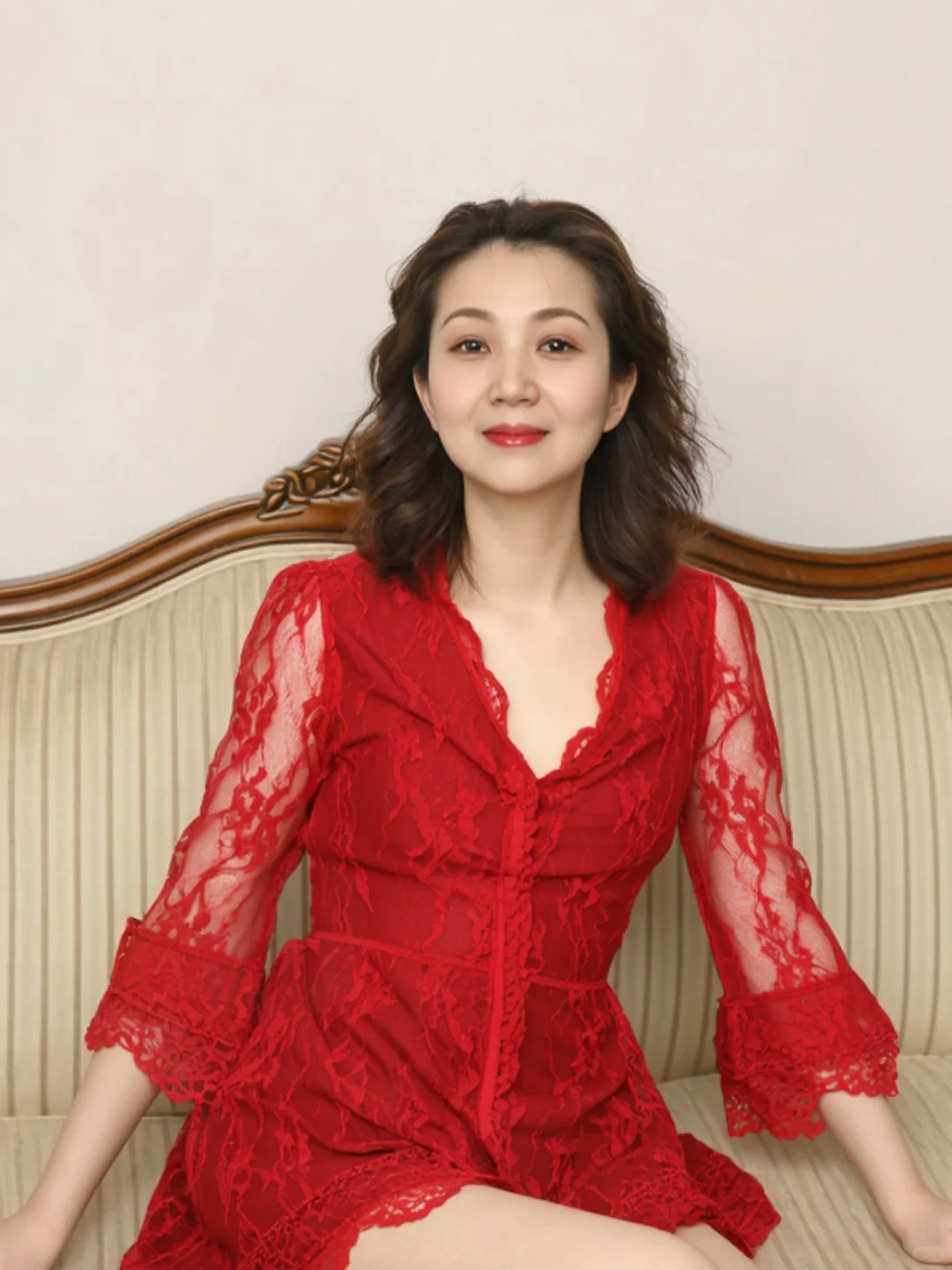 50岁，红色蕾丝让人眼前一亮又一亮