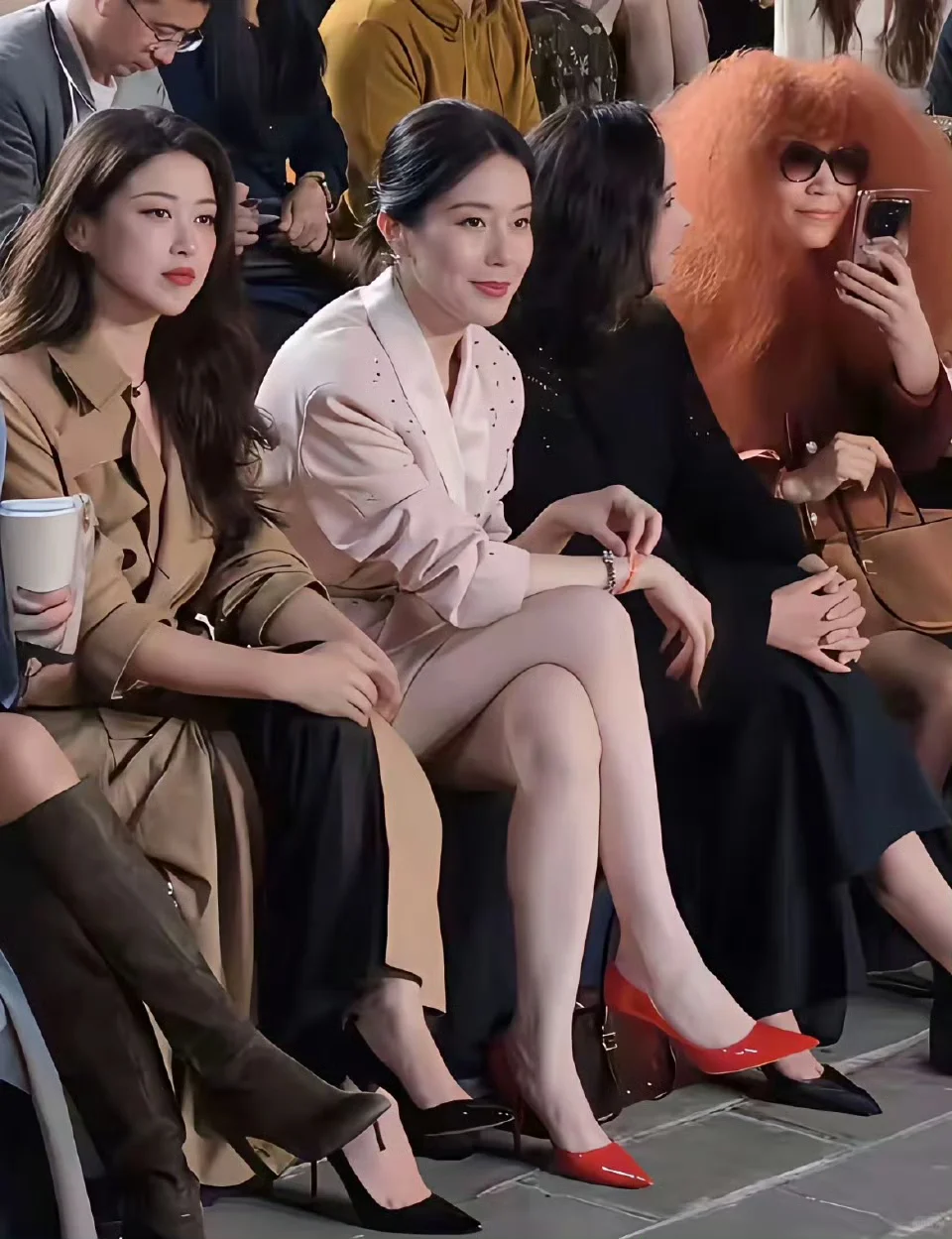 腿很白的这个女人是谁