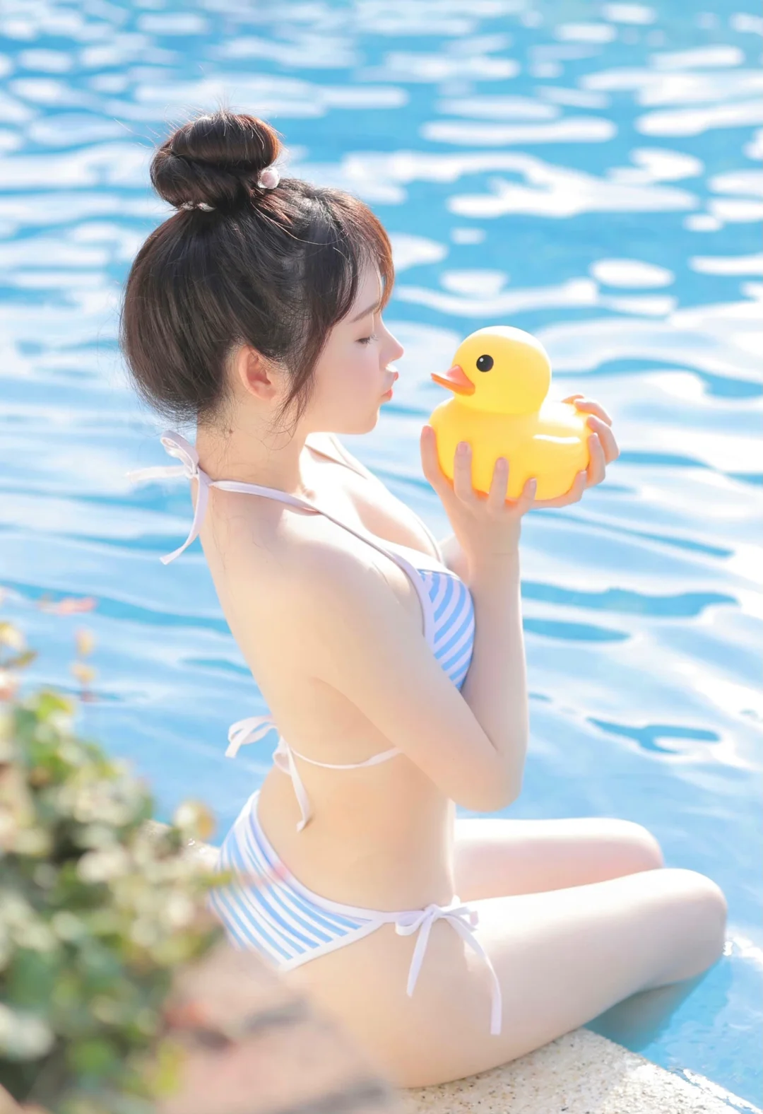 幼金の泳池比基尼写真👙