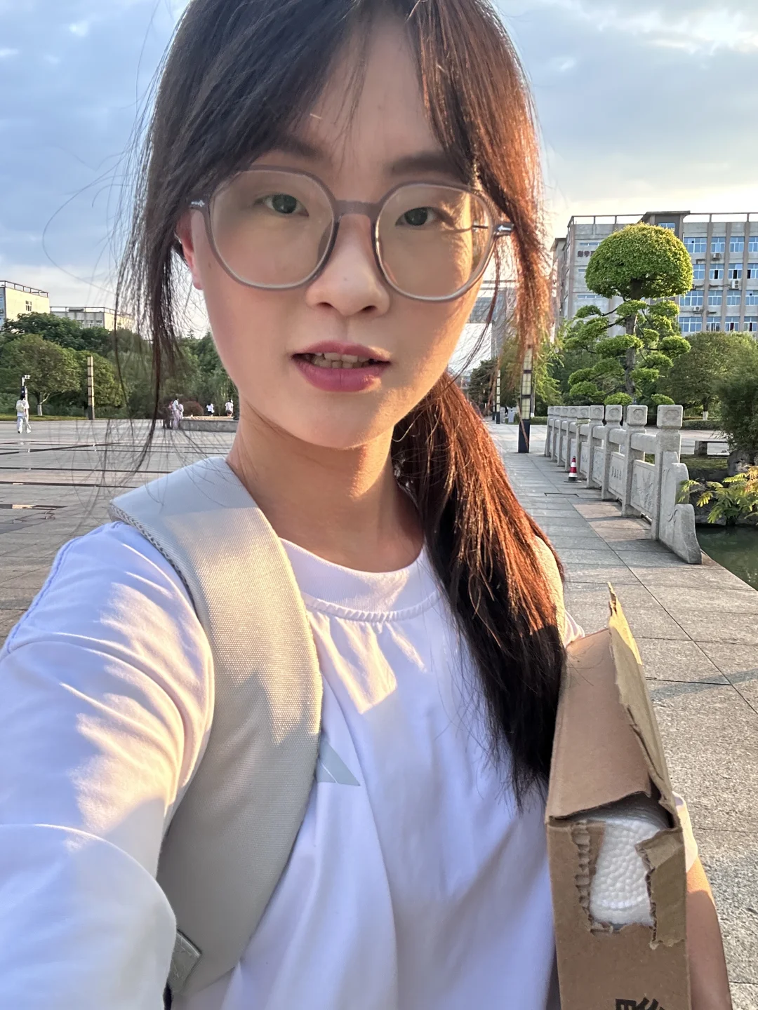 像高中生的女大学生