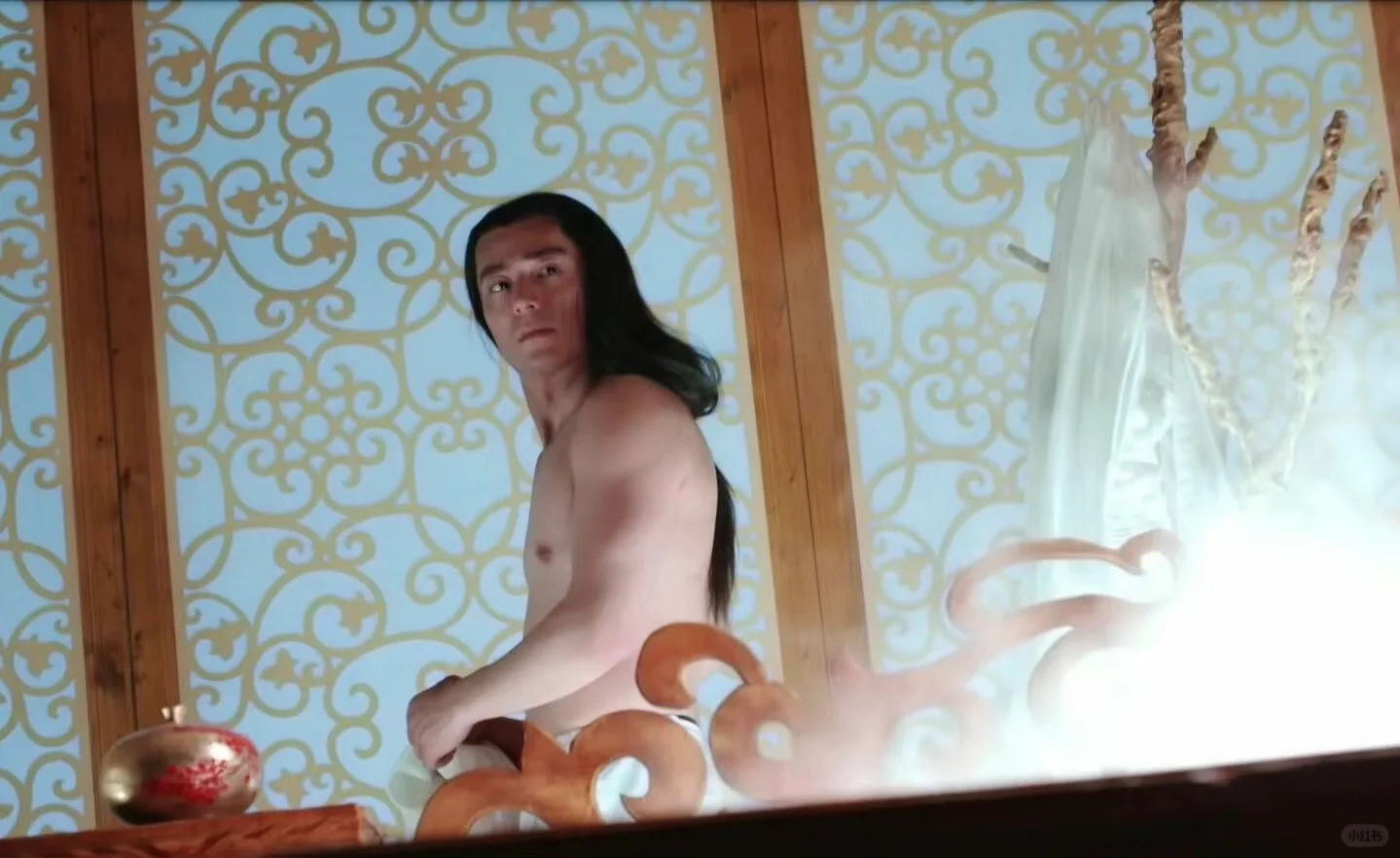 老肩巨猾 丨袒胸露乳