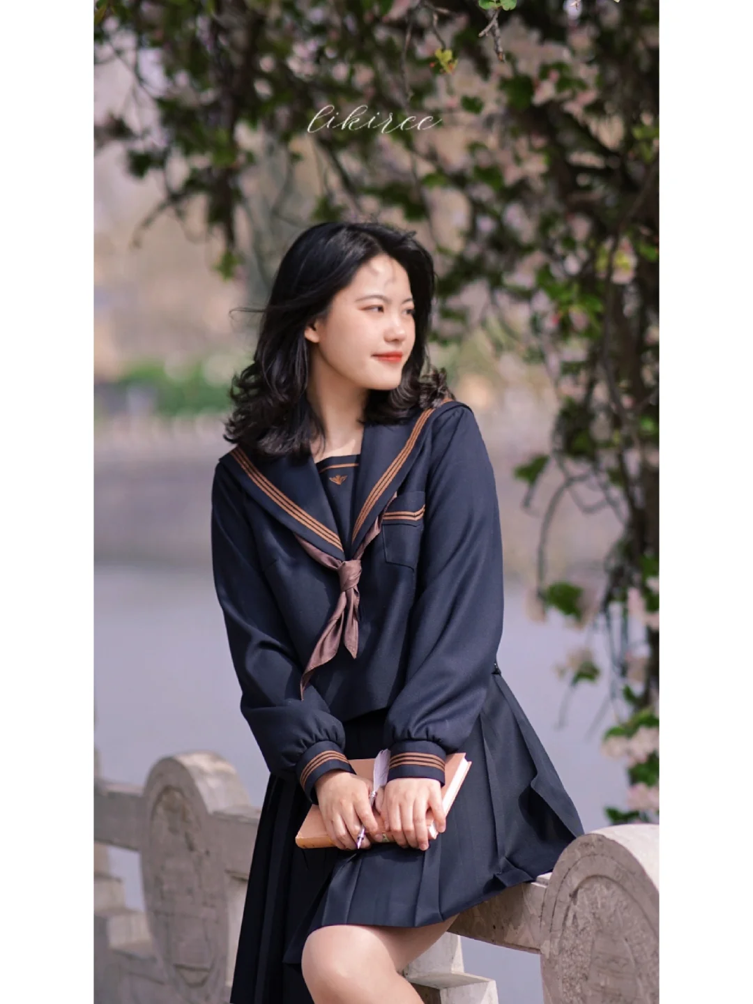 少女与诗！！我太爱拍制服啦！