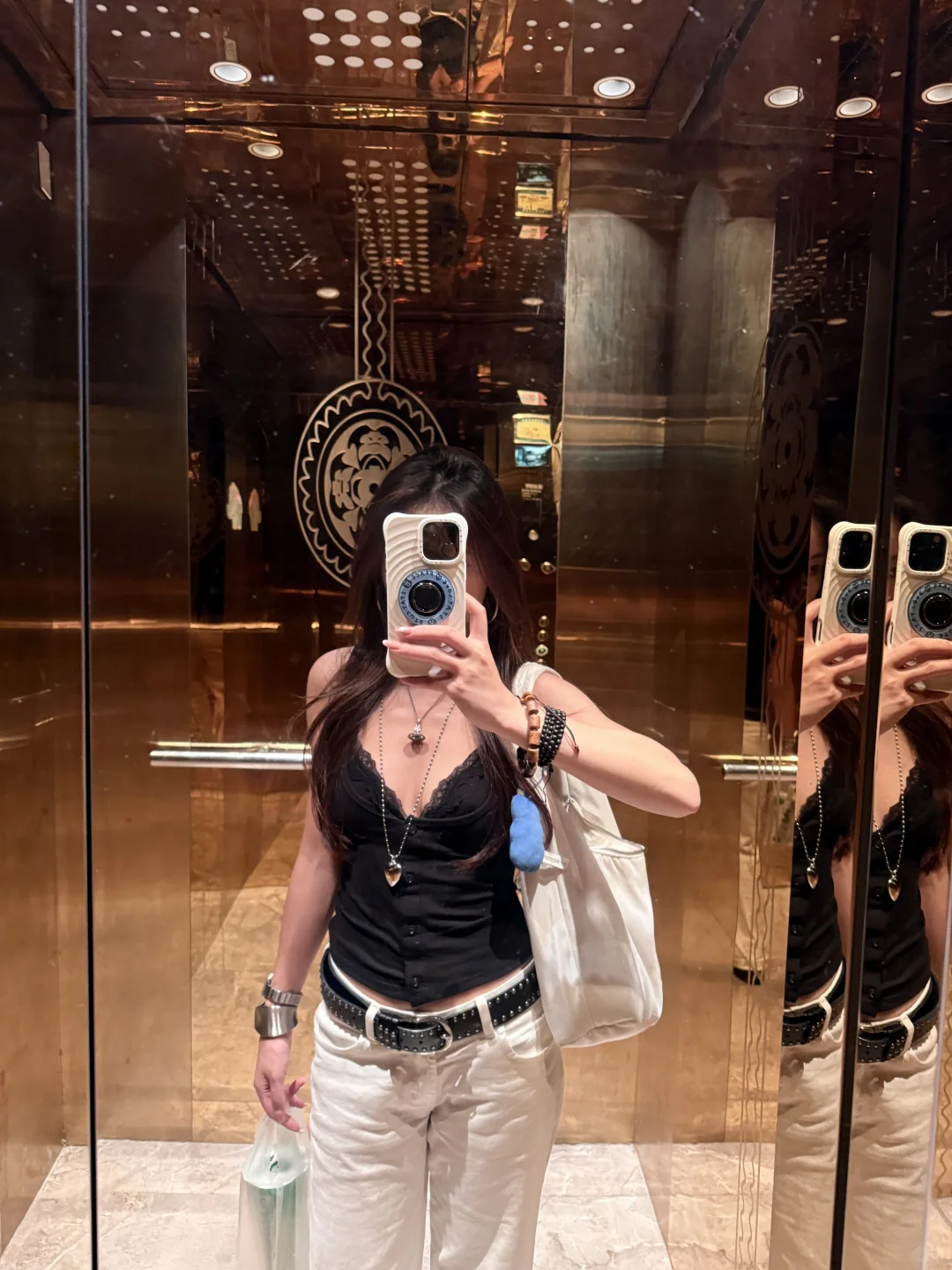 今天穿skims蕾丝背心