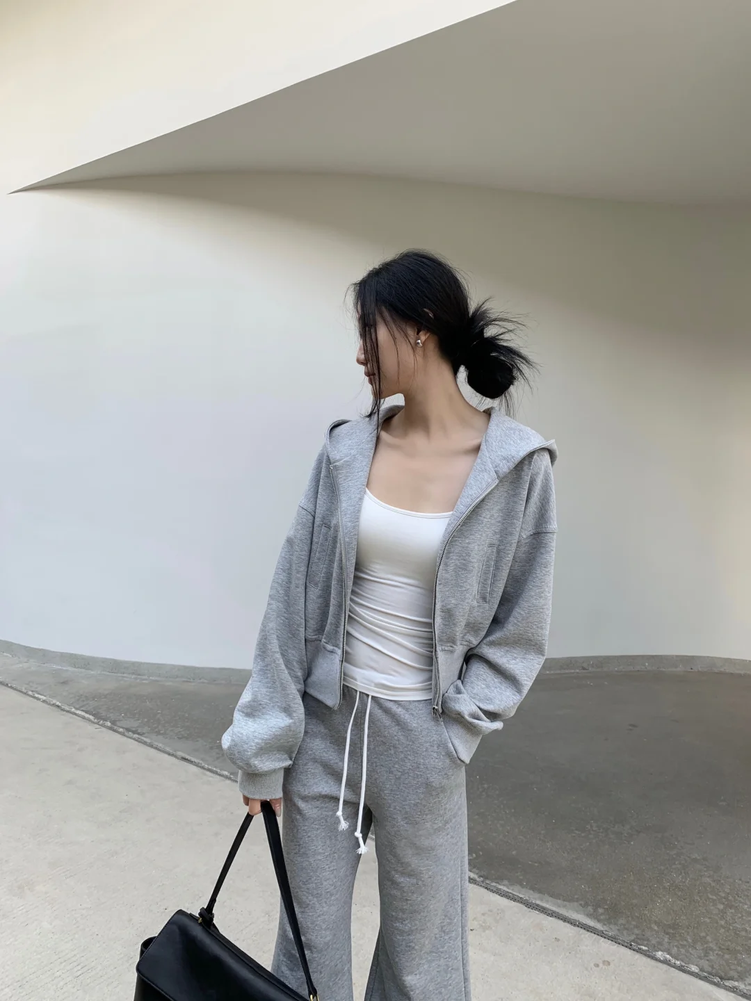 轻运动风穿搭|连帽卫衣➕微喇休闲裤