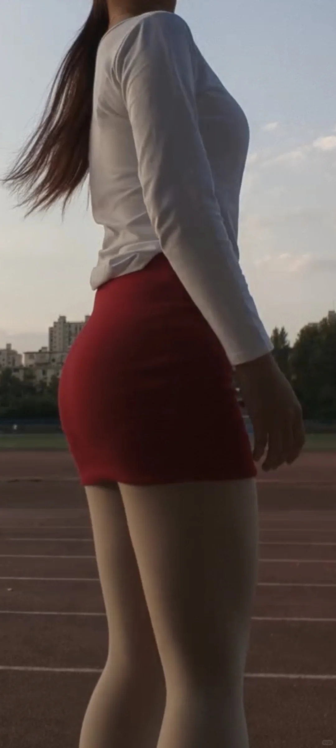 短跑女生第一次发现丝袜这么好看!
