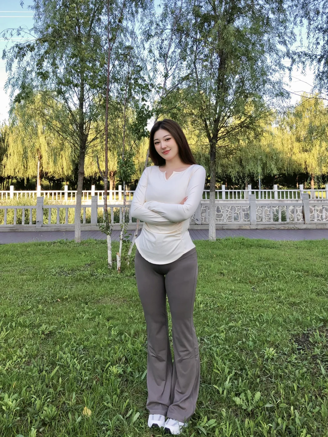 无比欣赏我丰满的身体