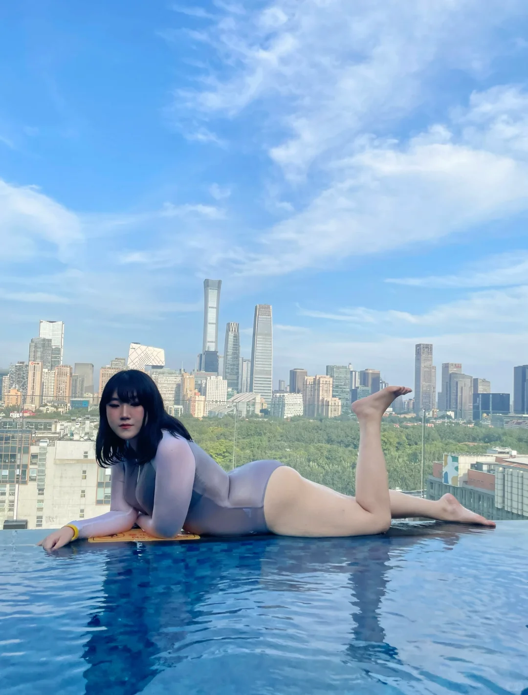 180斤大码女孩｜露天泳池穿什么