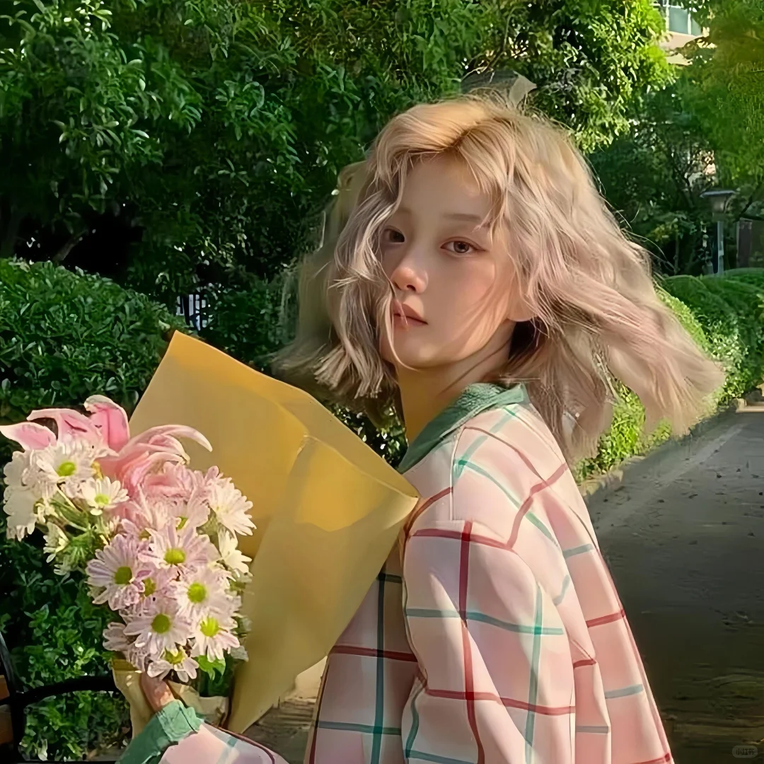 Share | 招财好运捧花女生头像