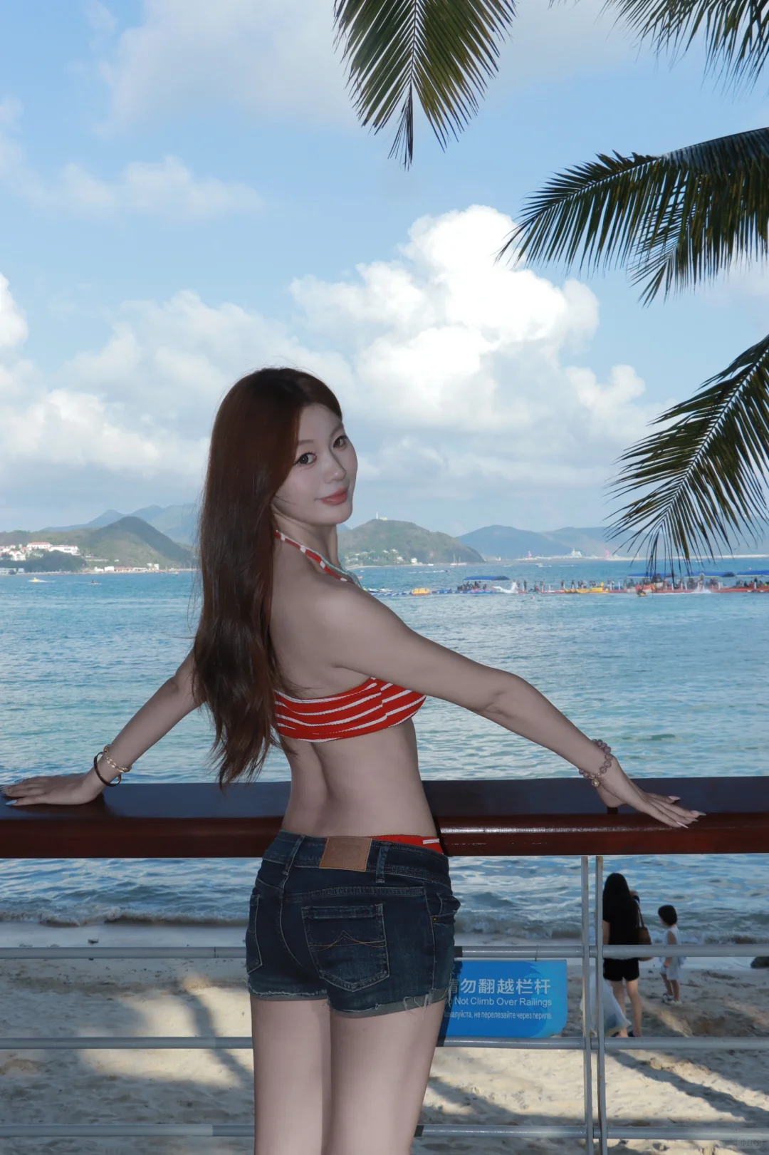 在海边就是要大胆穿比基尼👙
