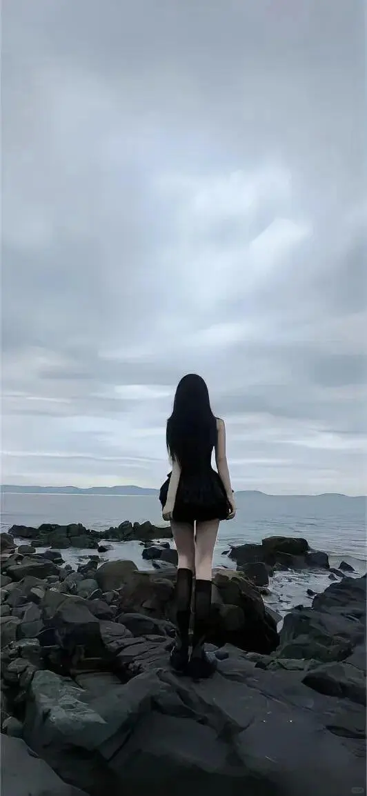 壁纸分享：高清4K全屏蓝天配美女手机壁纸
