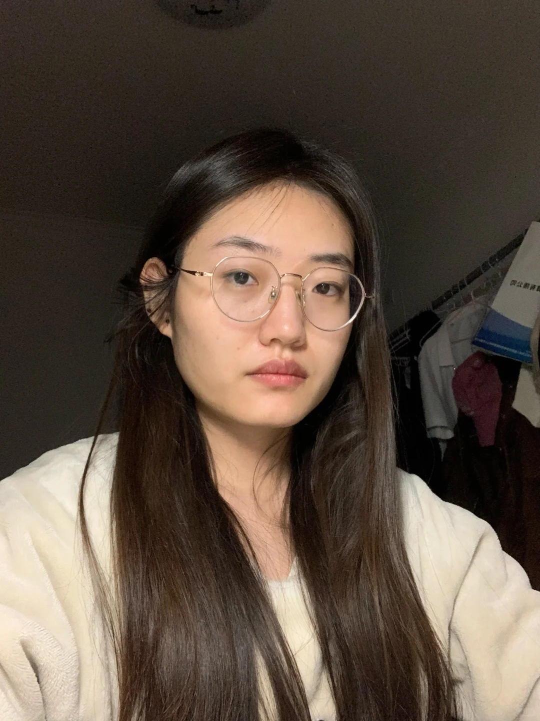 很淳朴的一张脸