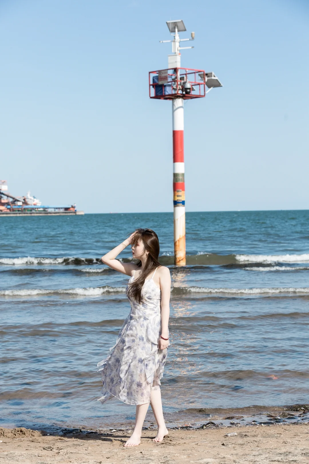 被光眷顾的春日海边少女90
