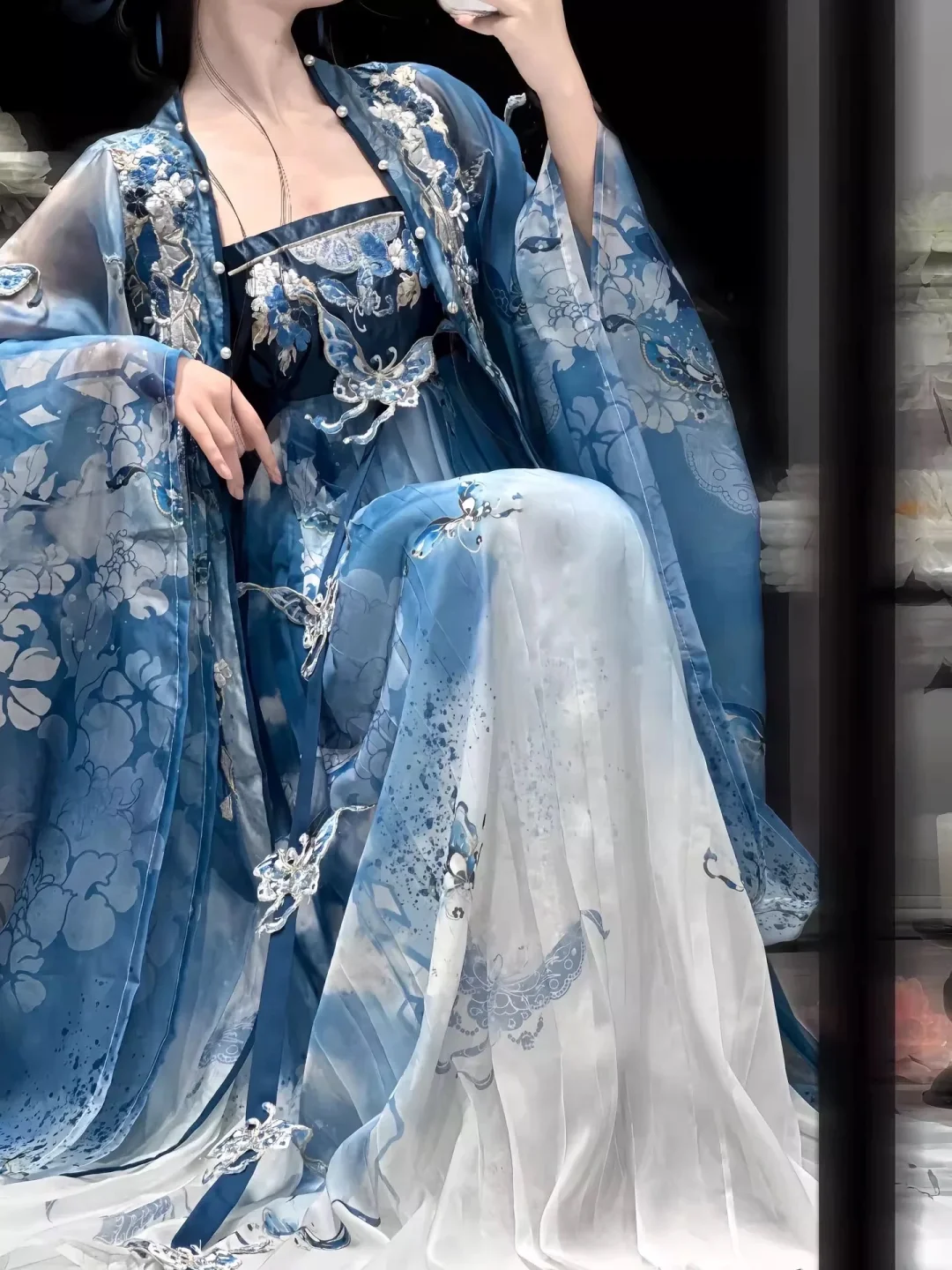 🌸仙气飘飘，重工刺绣齐胸诃子褶裙带你穿越