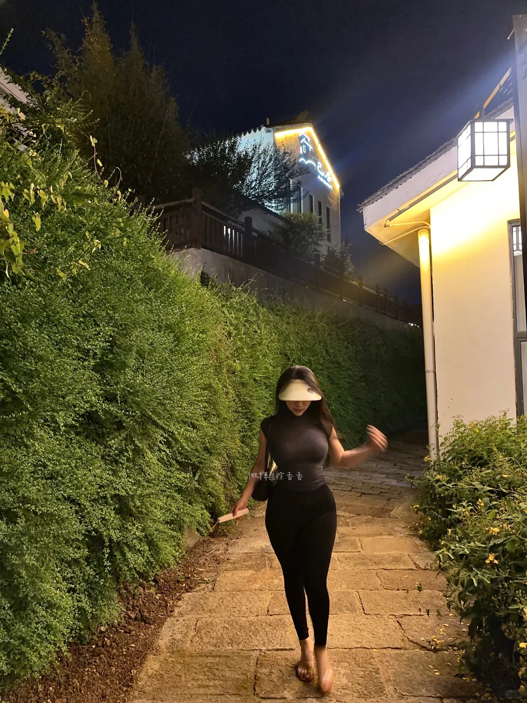 经常穿紧身衣服，有助于身材保持