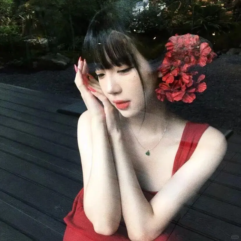 妖艳绝美女生头像。