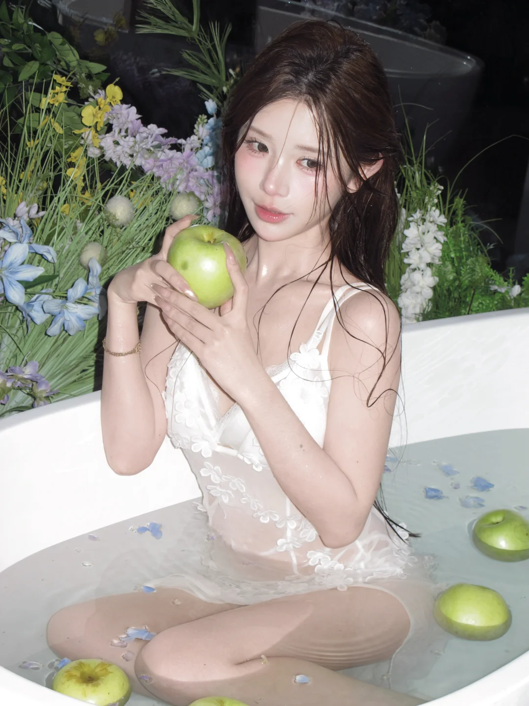 青苹果之味🍏杭州纯欲轻私房浴缸少女写真