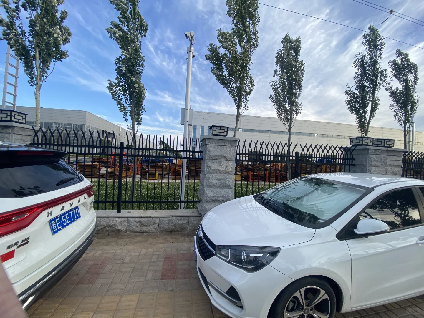家人们谁懂，新车一个月全车都是生锈粉