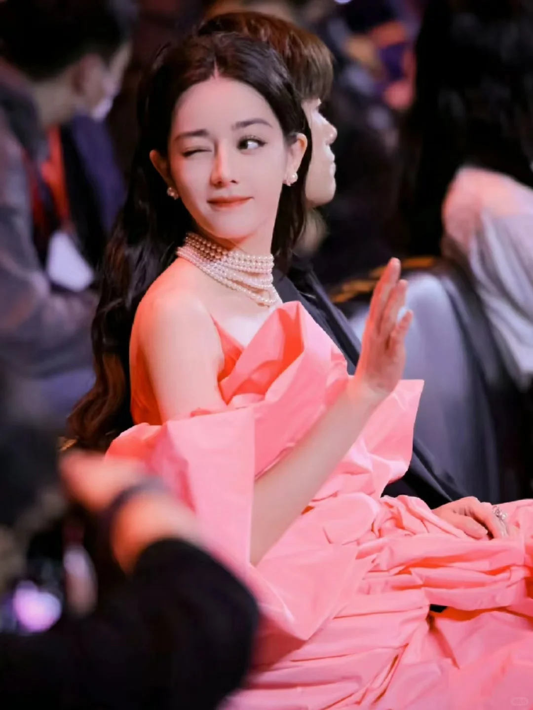 请你用迪丽热巴的美照攻击我，好吗😍😍