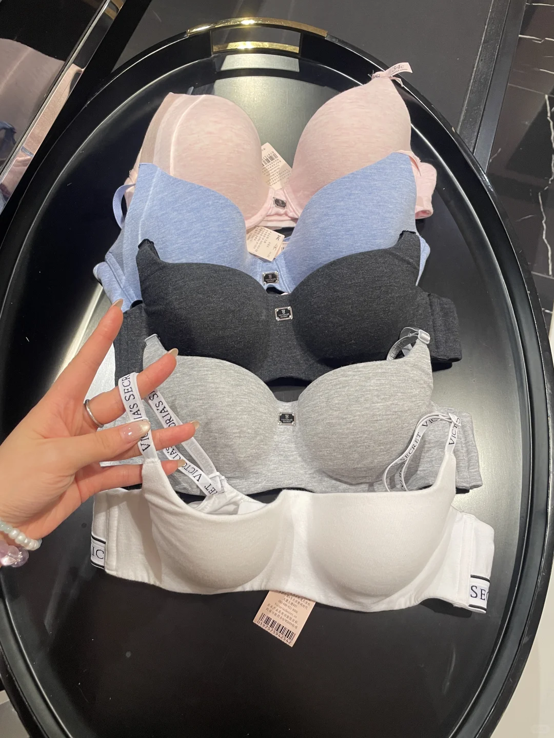 我的妈 一百多买维密内衣 进城囤货了