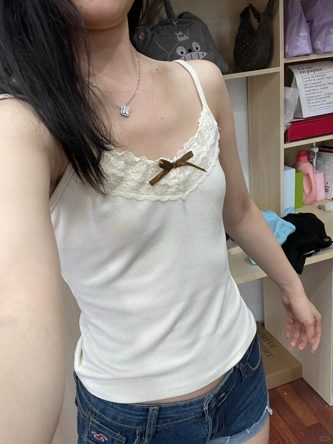 求小胸妹吊带出门的心理阴影...