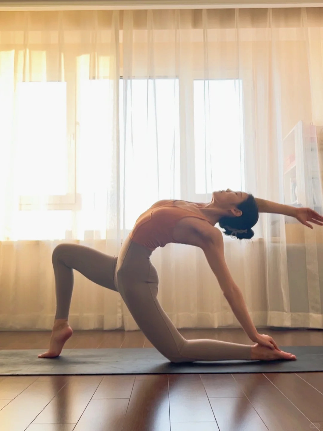 瑜伽体式照片｜朋友圈瑜伽打卡照片