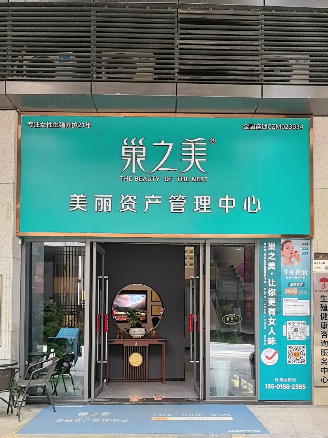 这两个女孩，你们更喜欢哪位呢？