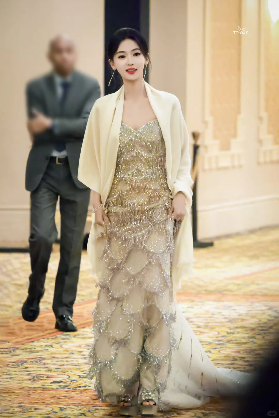 吴谨言7.2活动穿搭，优雅如初